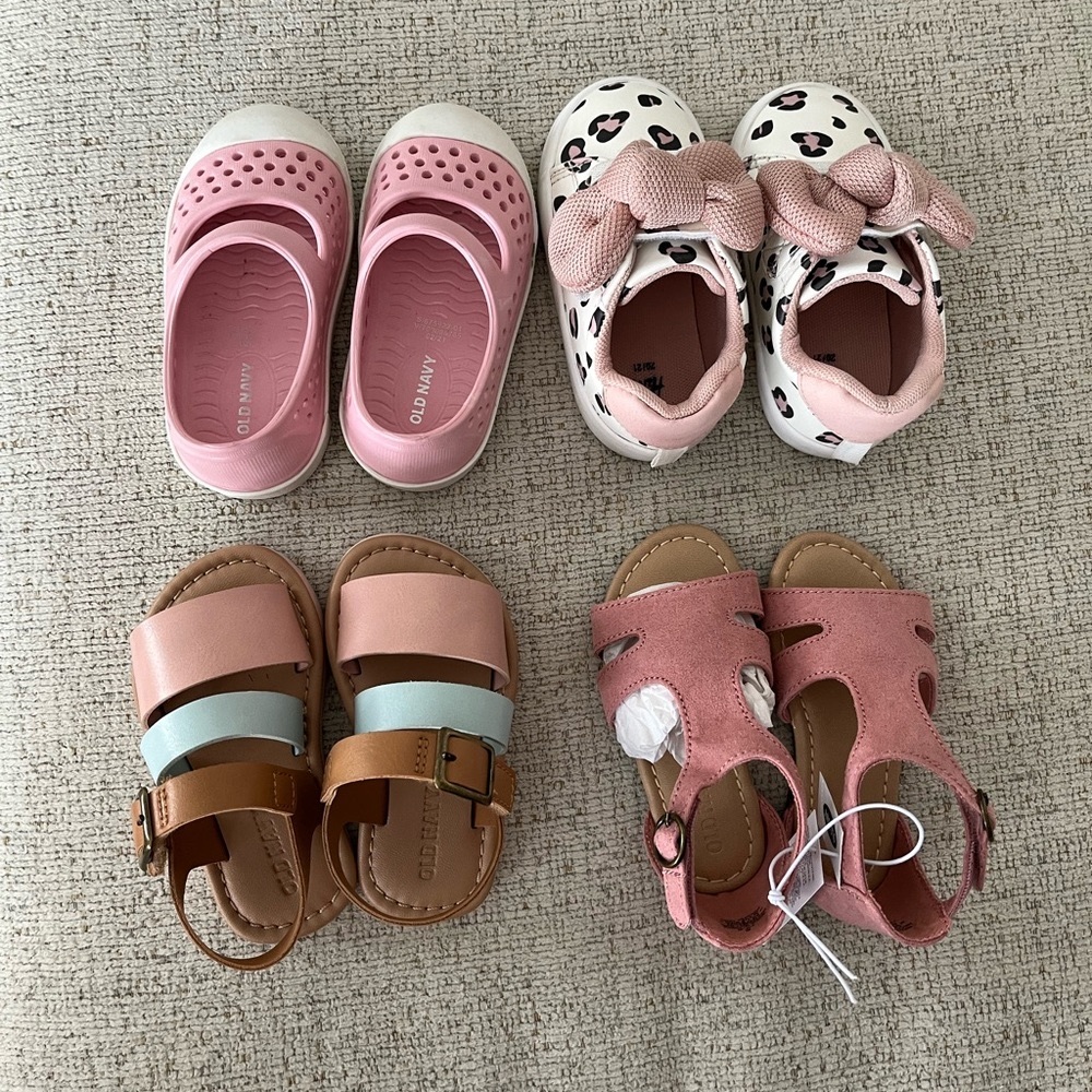 Toddler girls size 5 sandals/shoes